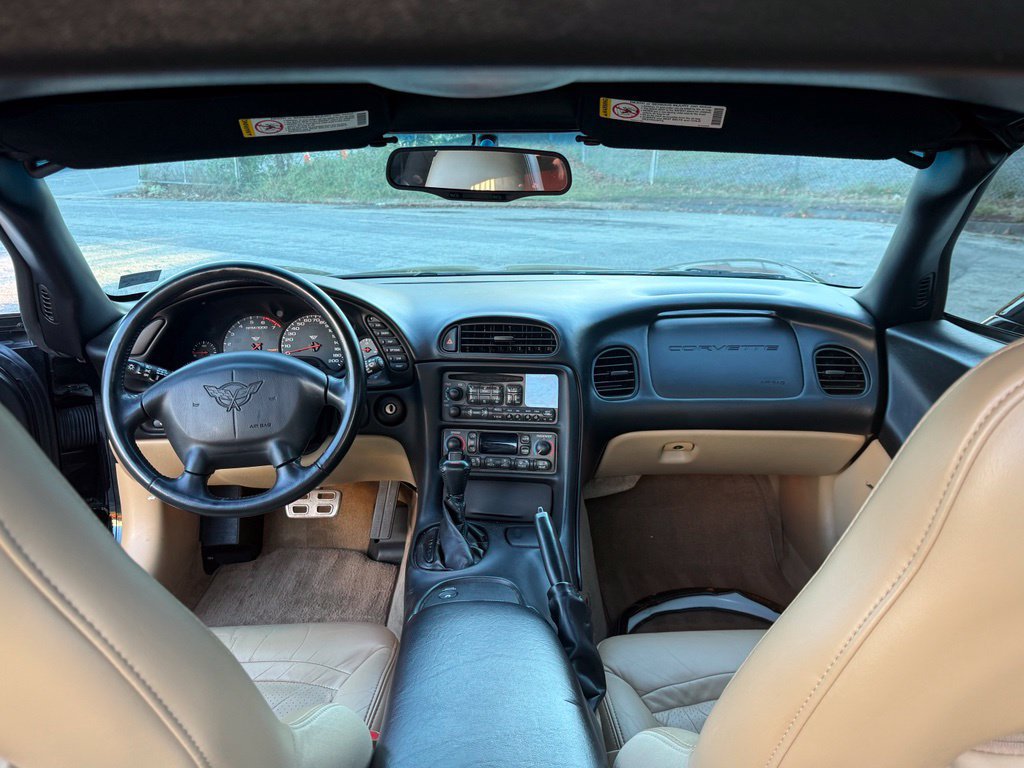 Used 2004 Chevrolet Corvette Coupe RWD image 22