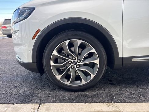 Used 2023 Lincoln Nautilus Reserve w/ Equipment Group 201A image 8