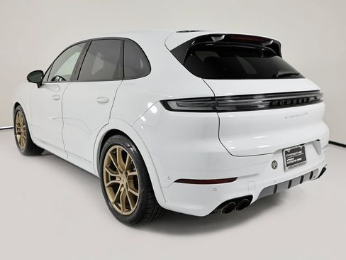Certified 2025 Porsche Cayenne GTS AWD/4WD image 3