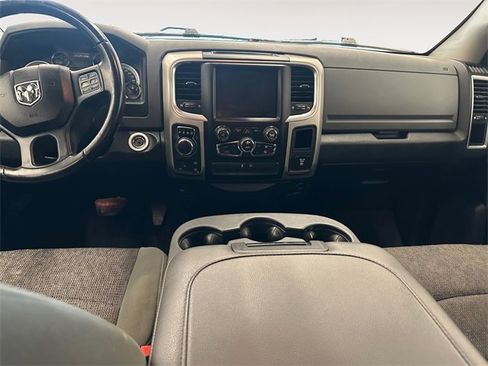 Used 2019 RAM 1500 Classic SLT w/ Luxury Group image 10