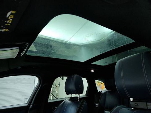 Used 2019 Land Rover Range Rover Velar R-Dynamic SE image 15