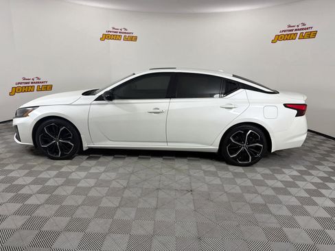 Used 2024 Nissan Altima 2.5 SR w/ SR Premium Package image 2