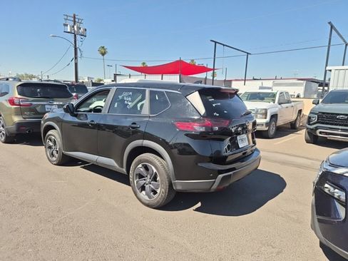 Used 2024 Nissan Rogue SV FWD image 8