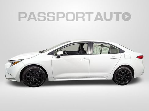 Used 2023 Toyota Corolla LE image 2