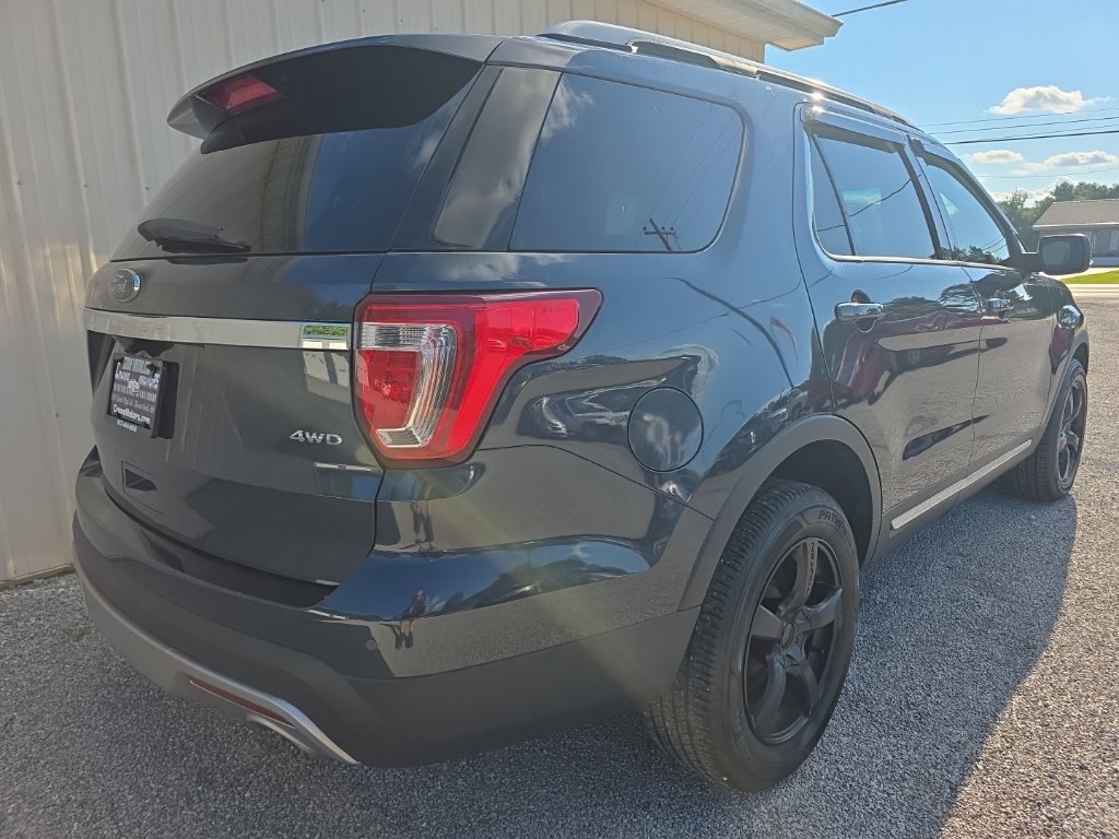 Used 2017 Ford Explorer XLT w/ Equipment Group 202A AWD/4WD image 5