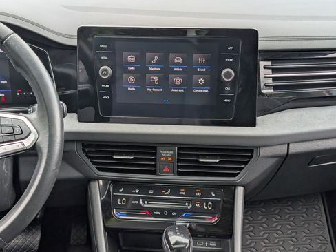 Used 2025 Volkswagen Jetta SE w/ Sunroof Package FWD image 26