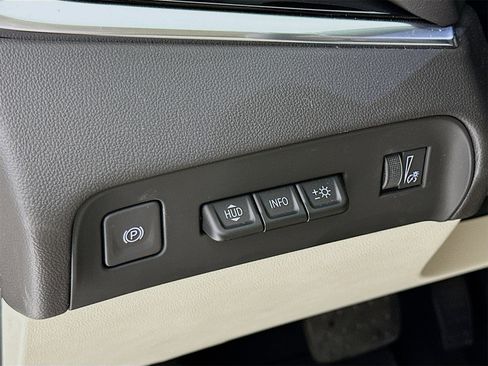 Used 2024 Buick Enclave Avenir w/ Avenir Technology Package image 11