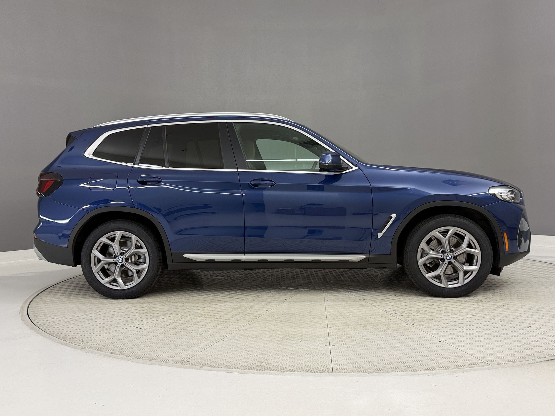 Used 2024 BMW X3 xDrive30i w/ Premium Package AWD/4WD image 8