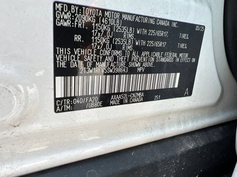 Used 2025 Toyota RAV4 XLE FWD image 28