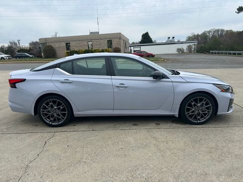 Used 2024 Nissan Altima 2.0 SR image 7