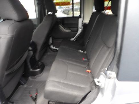 Used 2015 Jeep Wrangler Unlimited Sport w/ Quick Order Package 24S AWD/4WD image 8