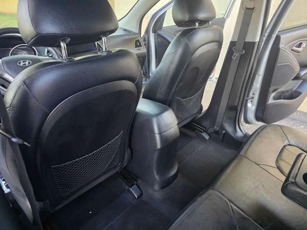 Used 2010 Hyundai Tucson Limited w/ Premium Pkg 4 FWD image 32