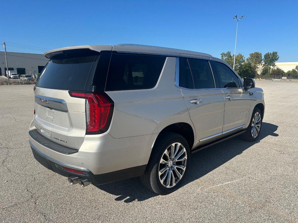 Used 2021 GMC Yukon Denali w/ Denali Premium Package RWD image 3
