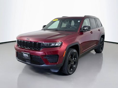 Used 2023 Jeep Grand Cherokee Altitude AWD/4WD image 4