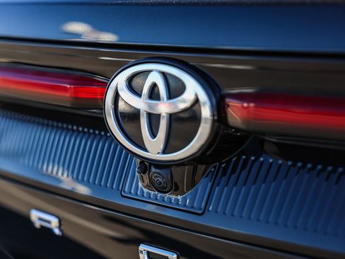 Used 2023 Toyota Crown Limited image 29