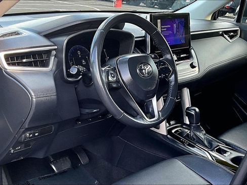 Used 2024 Toyota Corolla Cross XLE w/ Convenience Package AWD/4WD image 13