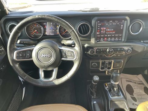 Used 2020 Jeep Gladiator Overland AWD/4WD image 13