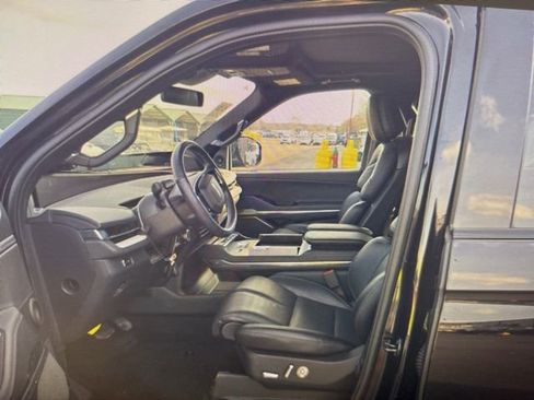 Used 2025 Lincoln Navigator L Reserve w/ Jet Appearance Package image 6