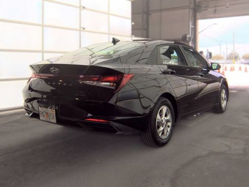 Used 2023 Hyundai Elantra SE FWD image 3