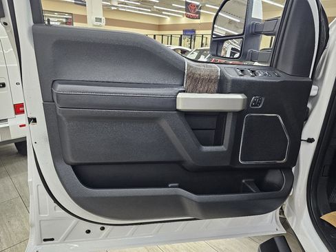 Used 2017 Ford F250 Lariat w/ Lariat Value Package image 37