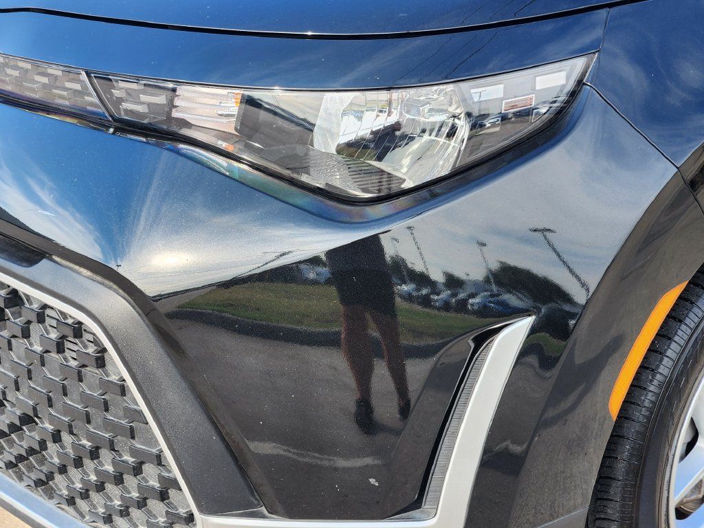Used 2025 Kia Soul LX w/ LX Technology Package FWD image 14