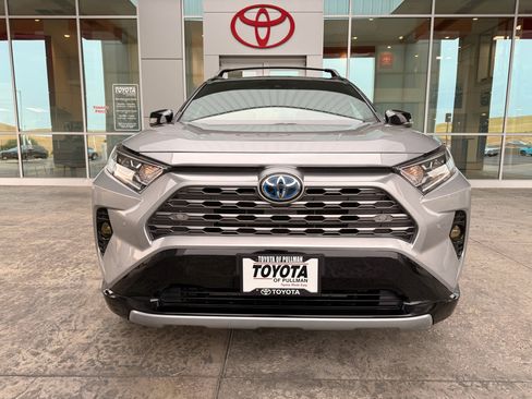 Used 2021 Toyota RAV4 XSE AWD/4WD image 3
