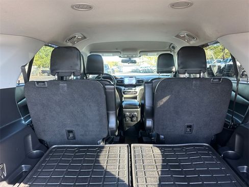 Used 2022 Ford Explorer XLT w/ Equipment Group 202A image 25