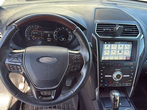 Used 2019 Ford Explorer Platinum AWD/4WD image 18