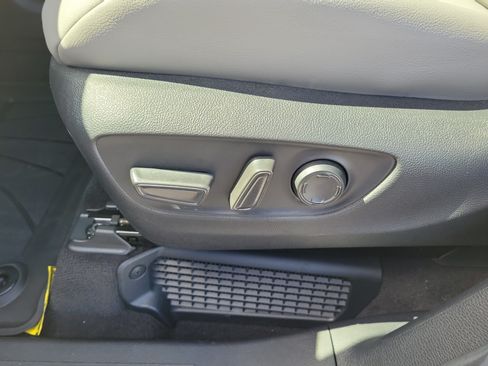 Used 2025 Toyota Sienna XLE FWD image 20