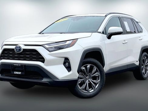 Used 2022 Toyota RAV4 XLE Premium image 12