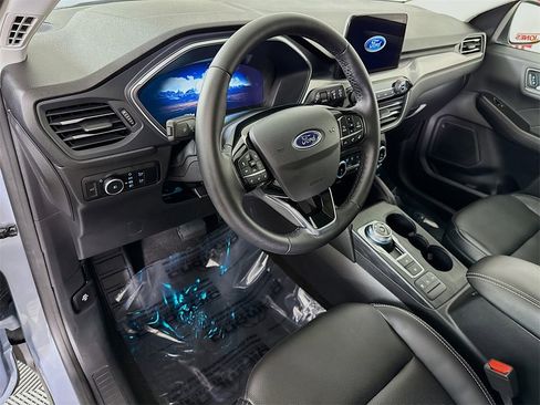 Used 2022 Ford Escape Titanium w/ Class II Trailer Tow Package image 19