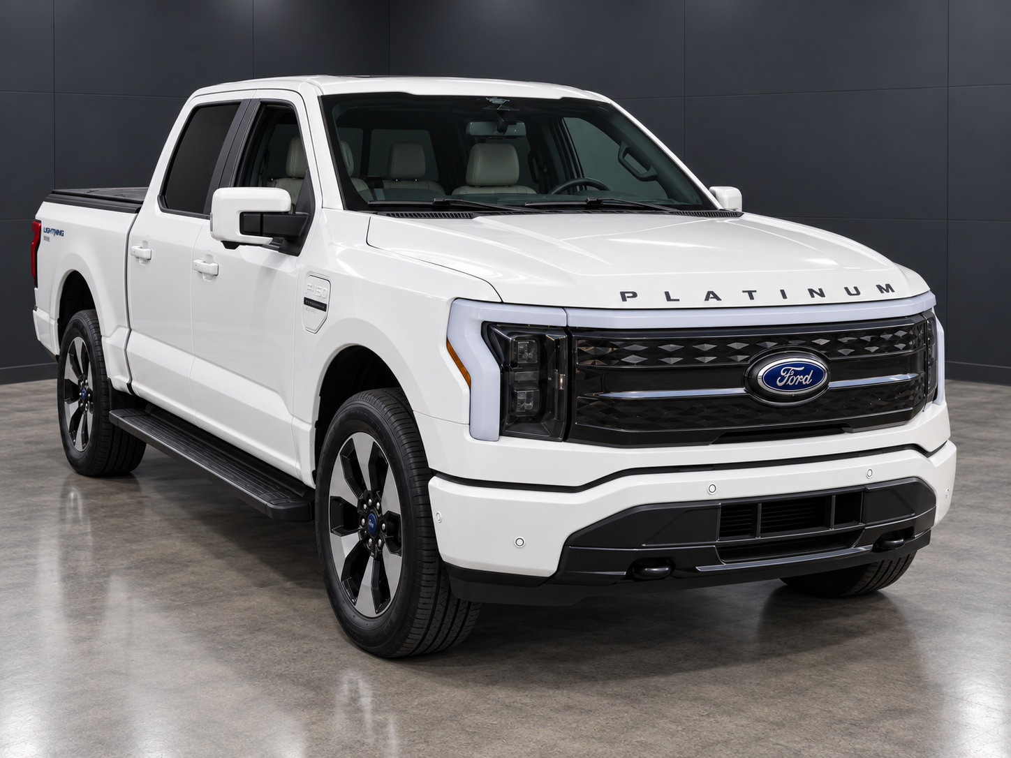 Used 2023 Ford F150 Lightning Platinum AWD/4WD image 3