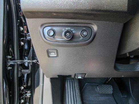 Used 2023 GMC Terrain SLT image 18