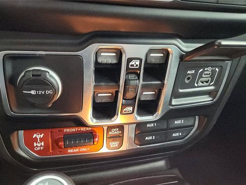 Used 2021 Jeep Wrangler Unlimited Rubicon image 38