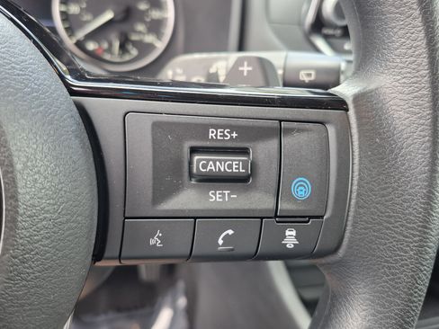 Certified 2021 Nissan Rogue SV FWD image 33