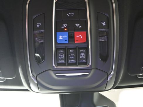 New 2025 Jeep Grand Cherokee L Limited w/ Luxury Tech Group II image 36