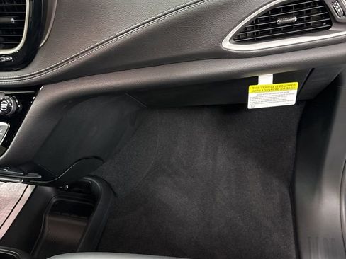 New 2026 Chrysler Pacifica Select image 28