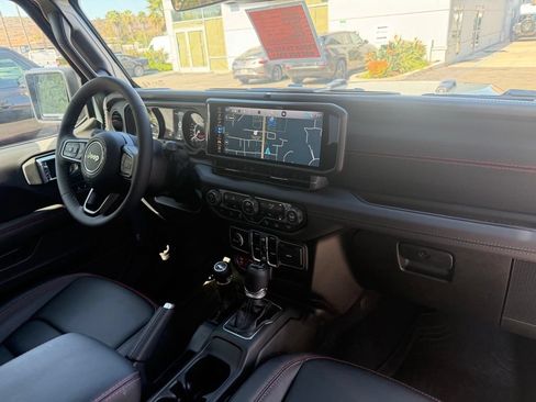 Used 2026 Jeep Wrangler Unlimited Rubicon AWD/4WD image 19