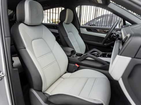 New 2026 Porsche Cayenne Coupe image 48