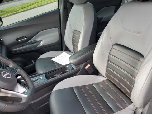 Used 2023 Nissan Kicks SR w/ SR Premium Package FWD image 17