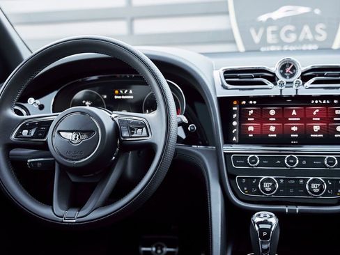 Used 2022 Bentley Bentayga image 50
