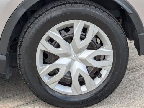 Used 2019 Toyota C-HR LE image 22