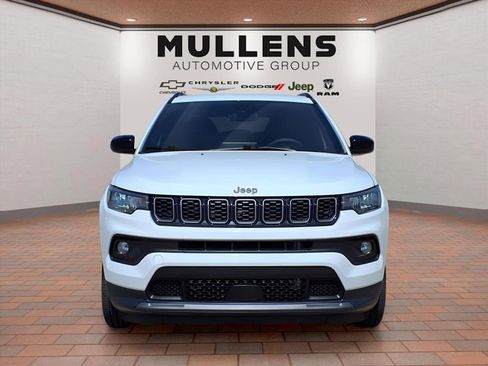 Used 2025 Jeep Compass Latitude w/ Altitude Special Edition image 2