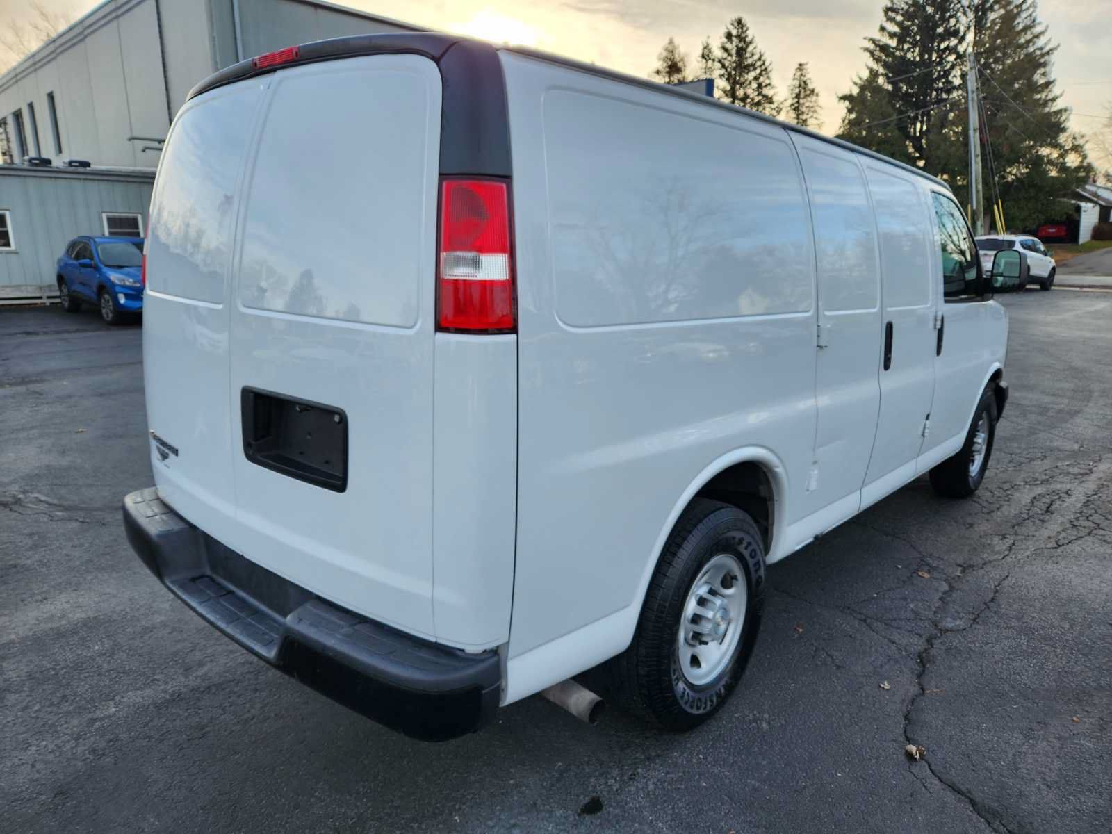 Used 2017 Chevrolet Express 2500 RWD image 3