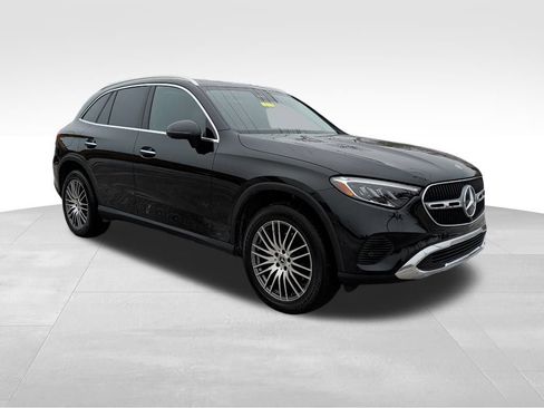 Used 2023 Mercedes-Benz GLC 300 4MATIC image 2