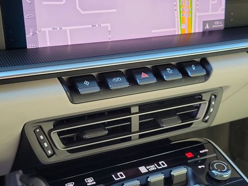 Certified 2020 Porsche 911 Carrera 4S image 32