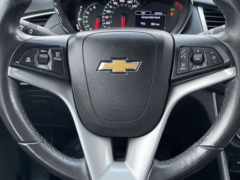 Used 2019 Chevrolet Trax LT w/ LT Convenience Package image 10