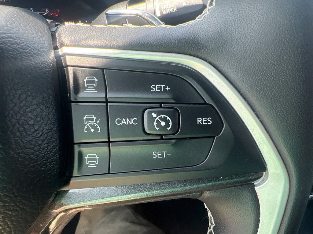 Used 2023 Jeep Grand Cherokee Altitude AWD/4WD image 26