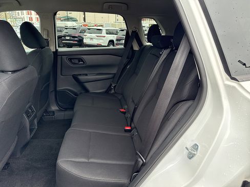 Used 2024 Nissan Rogue S image 10