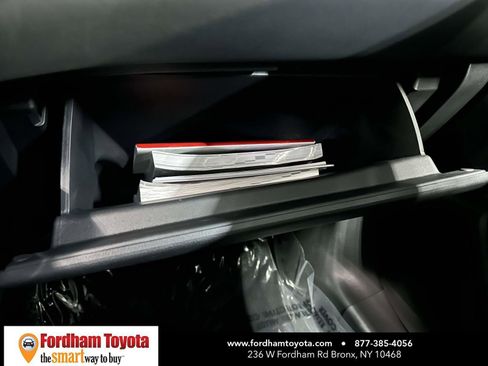 Used 2025 Toyota Highlander XLE image 32